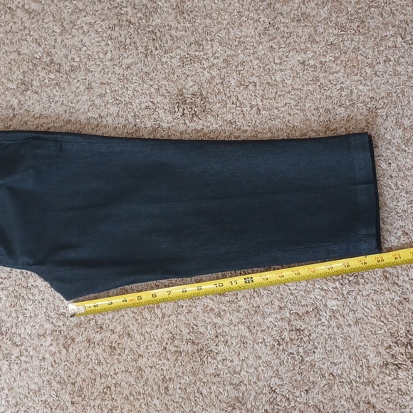 CHRISTOPHER BANKS denim capris w/ pockets & zipper/button closure.  Size 4 - Picture 10 of 13